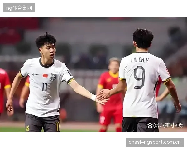 17岁小将吉尔伯托·莫拉有望成为奇兵，他在青年队比赛中展现出的天赋备受期待。